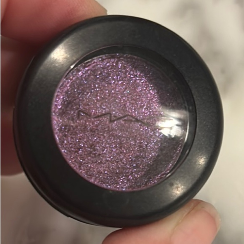 MAC “Can’t stop, don’t stop” Dazzleshadow Eyeshadow - Picture 4 of 4